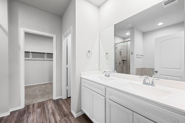 Building Photo - 16868 Pink Wintergreen Dr