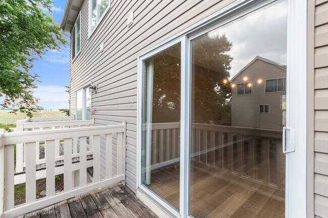 Building Photo - 2611 Canyon Dr