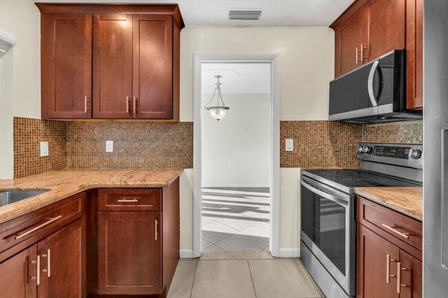 Building Photo - 290 NW 65th Ave