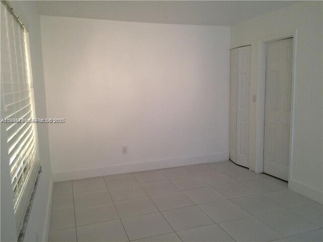 Building Photo - 3868 NE 169th St