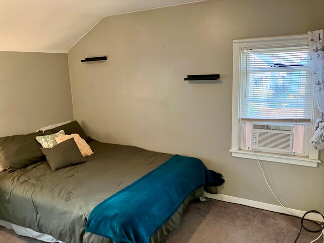 Building Photo - 190 Whitehall Ave