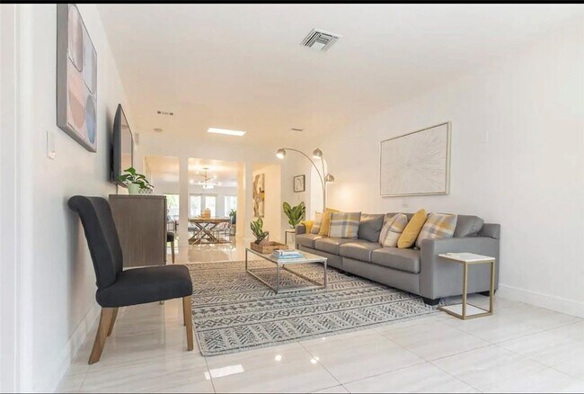 Building Photo - 1311 Monroe St