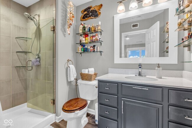 Building Photo - 315 Steeples Blvd