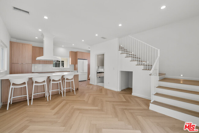 Building Photo - 847 Huntley Dr