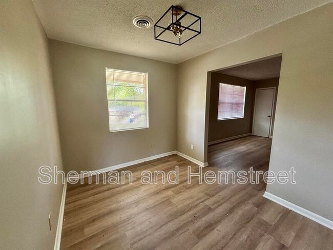 Building Photo - 336 Deerwood Ct