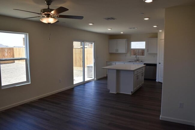 Building Photo - 708 Athena Dr
