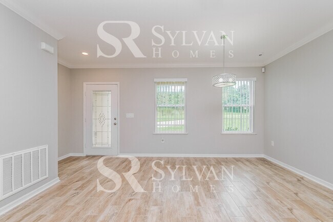 Building Photo - Feel welcome and comfortable in this charming home