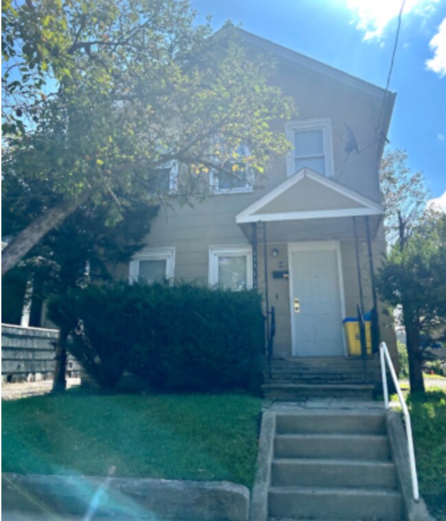 Primary Photo - 64 Oak St