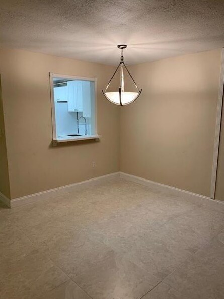 Building Photo - 1021 Mockingbird Ln