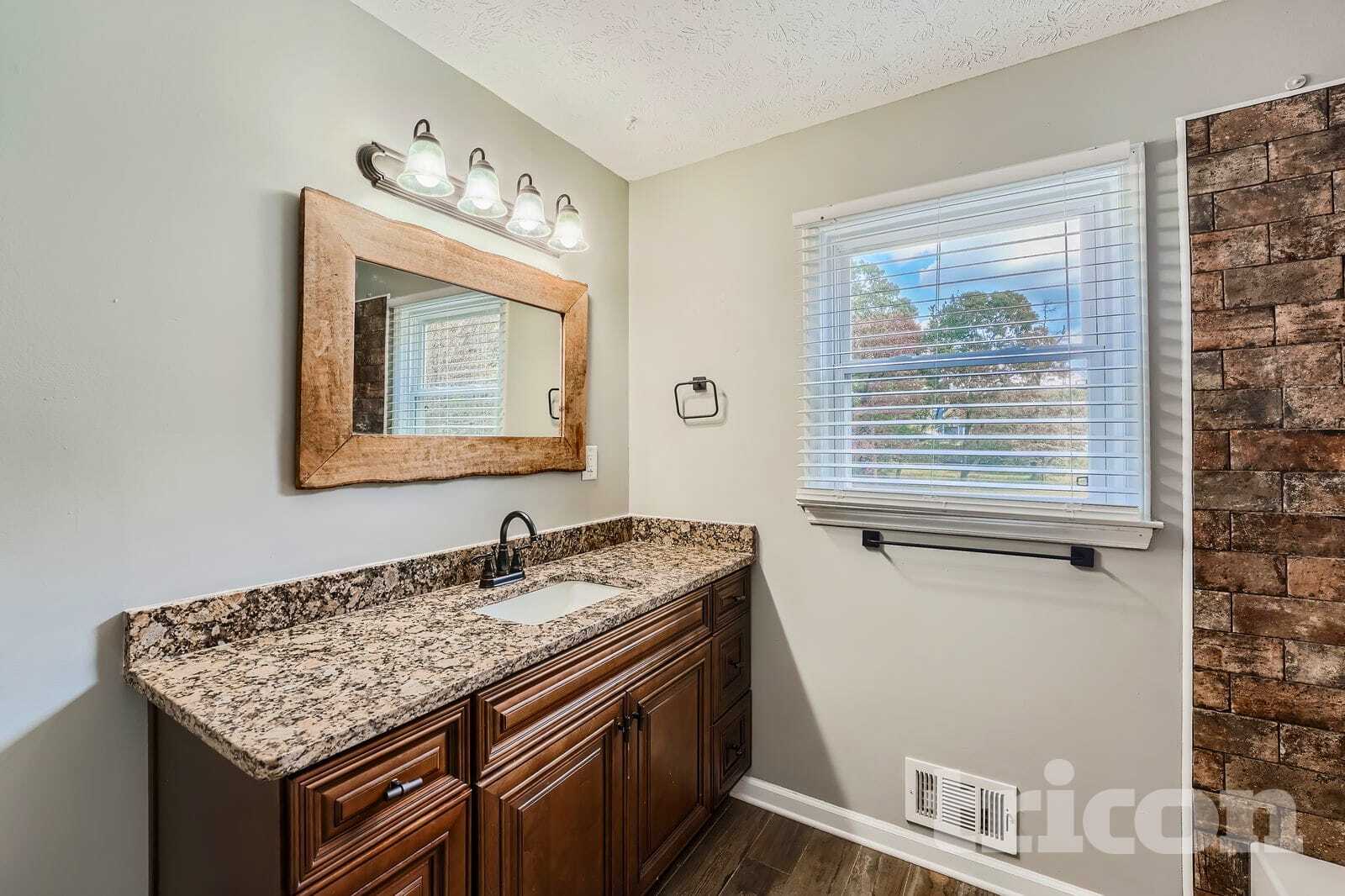 Building Photo - 105 Cook Ln