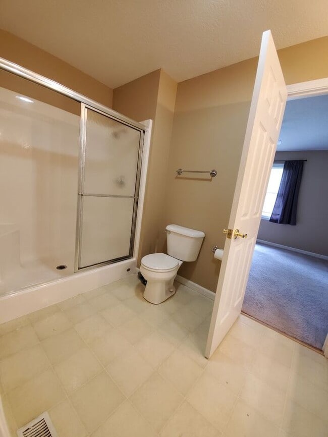 Building Photo - 3 Bedroom On Cul-de-sac, East Side Location