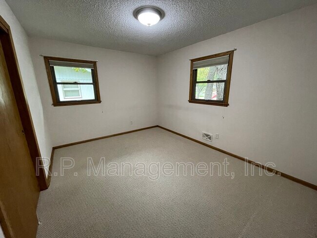 Building Photo - 6240 Jupiter Rd NE