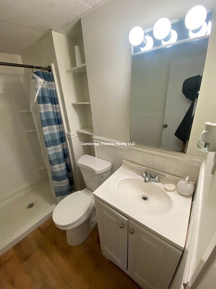 Building Photo - 46 Almont St