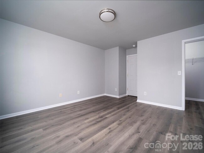 Building Photo - 1030 Boxelder Ln