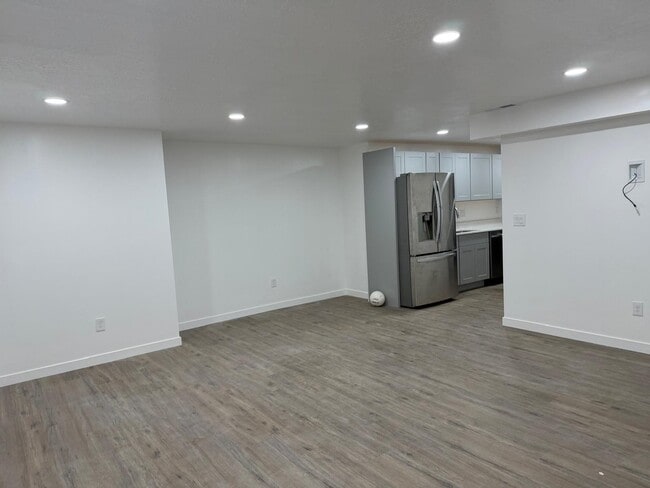 Building Photo - 2506 N Geranium Dr