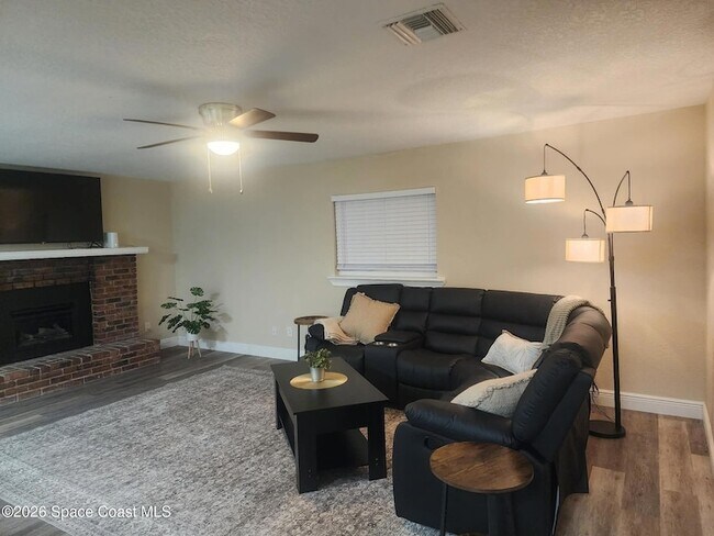 Building Photo - 410 4th St