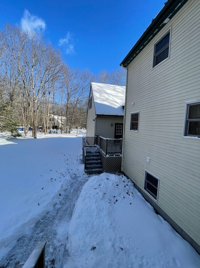 Building Photo - New listing!! A beautiful 3 bedroom 2.5 ba...