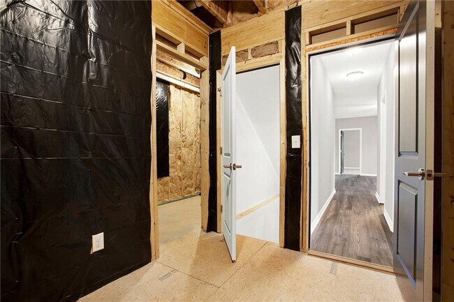 Building Photo - 309 Trappers Bluff