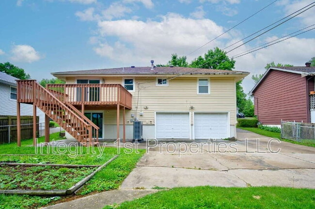 Building Photo - 6910 NW Belvidere Pkwy