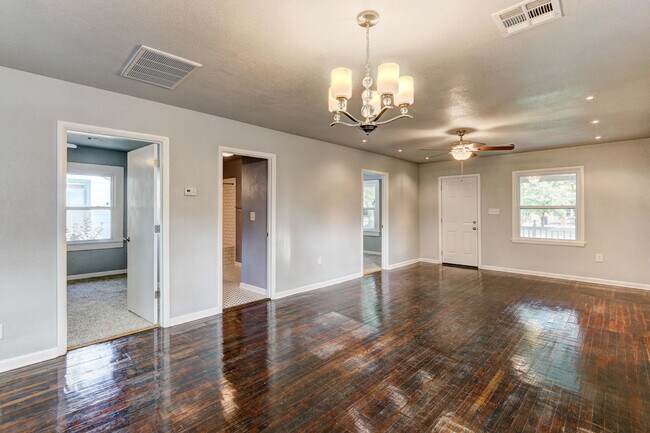 Building Photo - Remodeled Retreat w/ Covered Patio, Front ...