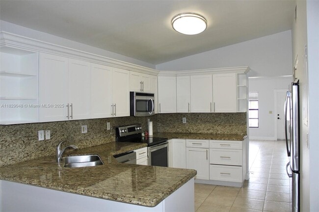Building Photo - 2728 W 74th St