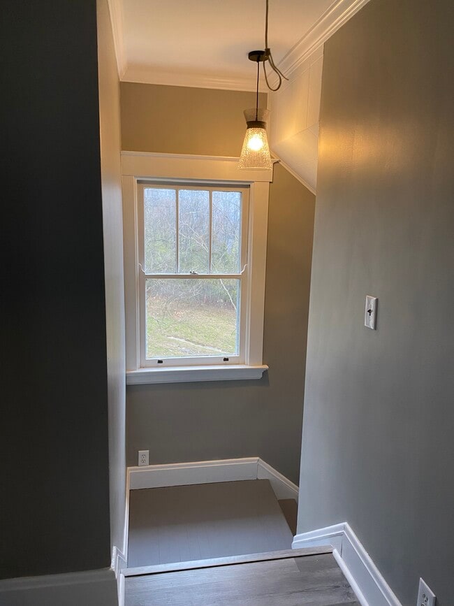 Building Photo - 2303 Center St