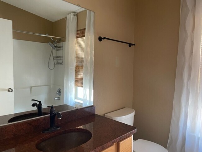 Building Photo - Great Home Near La Cueva