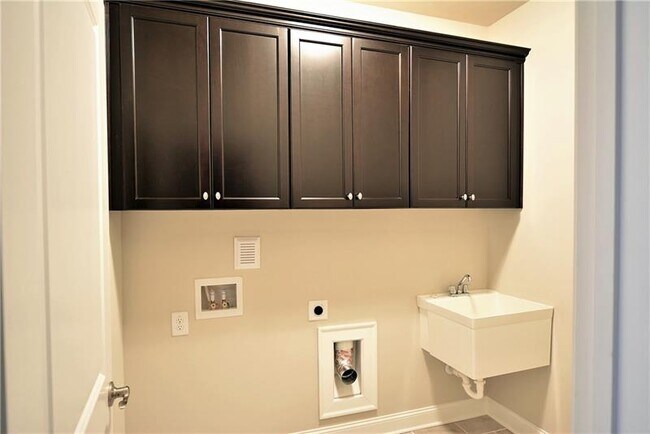 Building Photo - 7200 Grandview Overlook