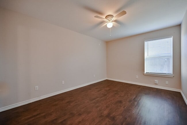 Building Photo - Mansfield 3/2 Duplex