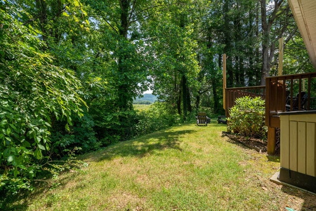 Building Photo - Mountain Lux Home - Centrally Located in Brevard! Furnished Mid- Term Rental Available from Novem...