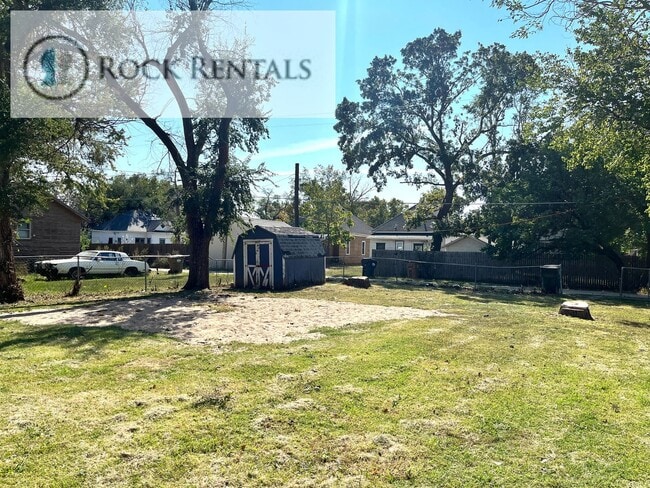 Building Photo - 3 Bed 2 Bath with a Basement Bonus Room