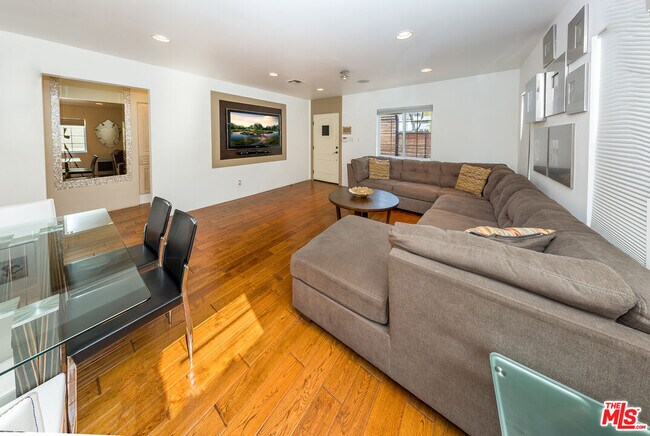 Building Photo - 7462 Waring Ave