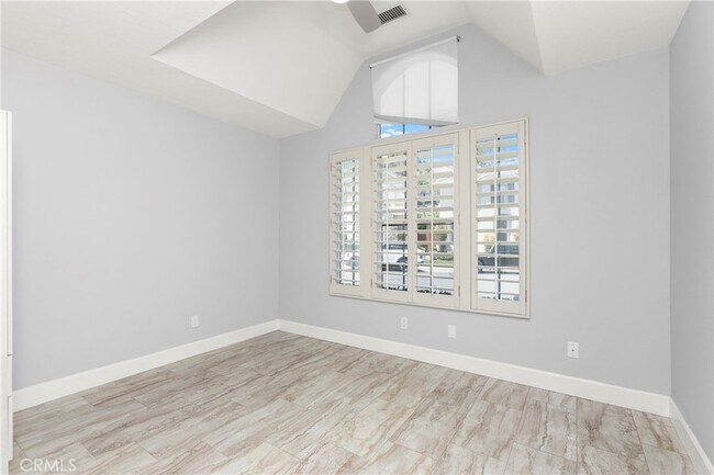 Building Photo - 8 Parisville