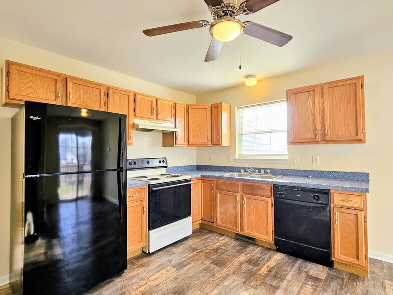 Building Photo - 40 Sandstone Ct