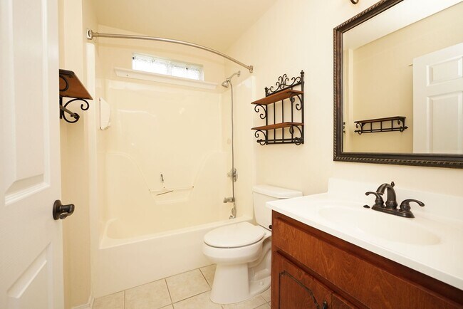 Building Photo - Great Location in Fort Walton Beach