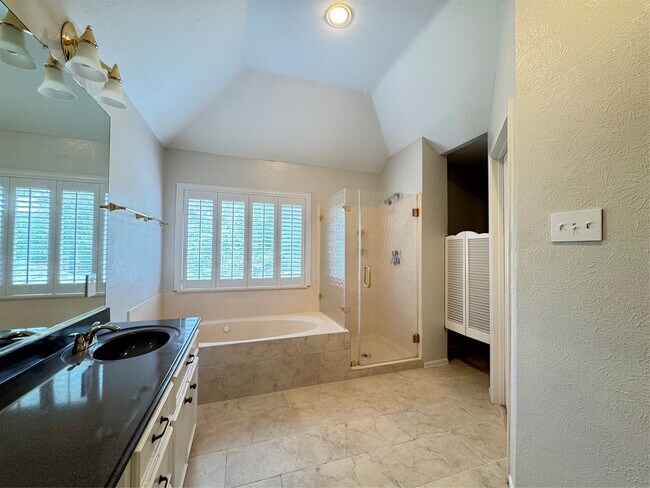 Building Photo - 6926 Hearthside Dr