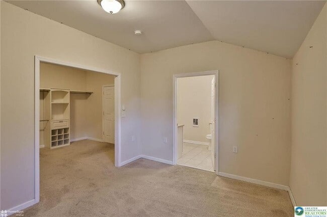 Building Photo - 2811 Kingsview Ave