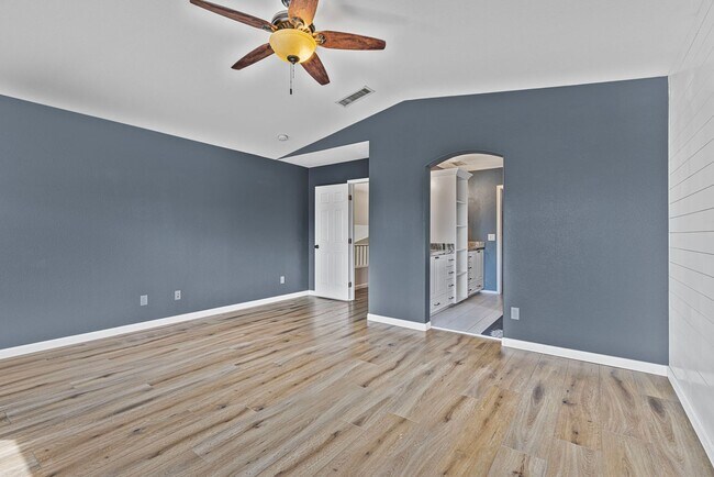 Building Photo - Lovely 3 bed / 2.5 bath Home in the Power ...