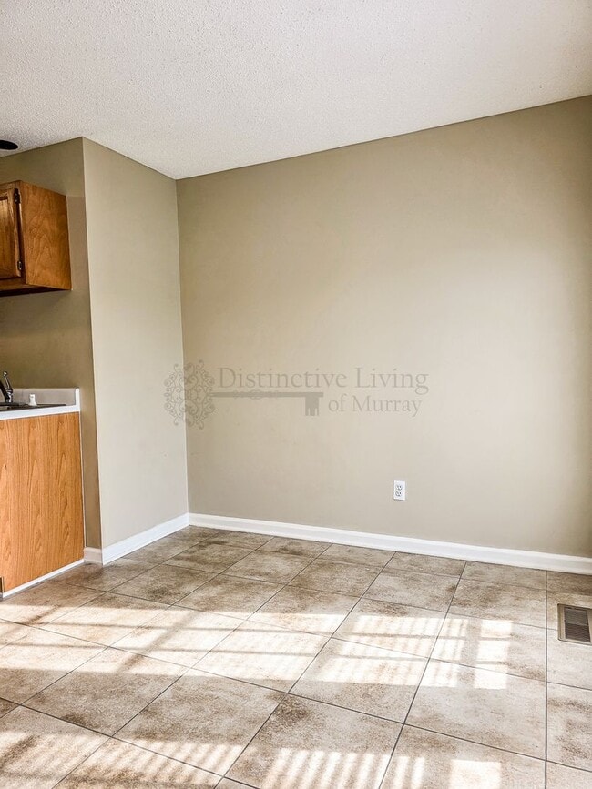 Building Photo - 1607 Bourland Ln