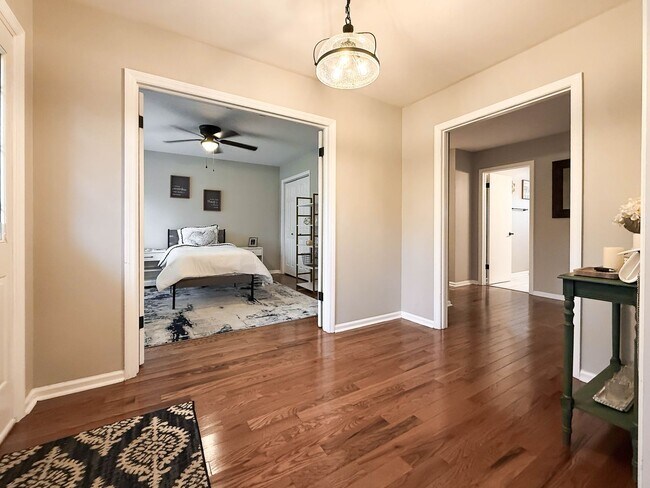 Building Photo - NO APPLICATION FEE FOR 72 HOURS! Spacious Fully-Furnished 5-Bedroom Home | Mid-Term Rental in Gre...