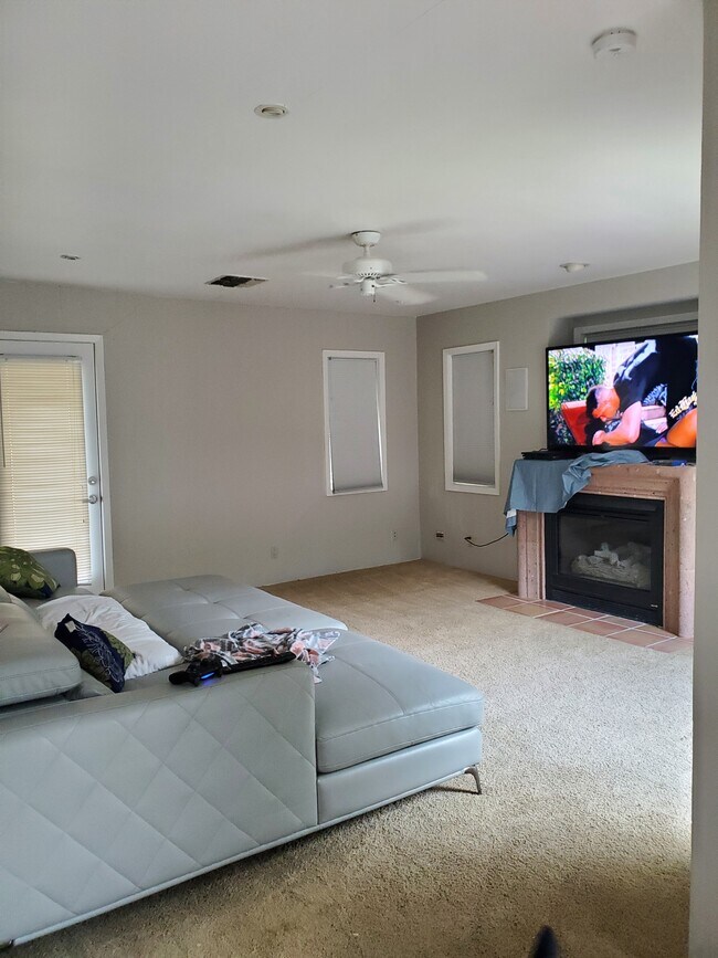 Living room - 5714 Woodcraft