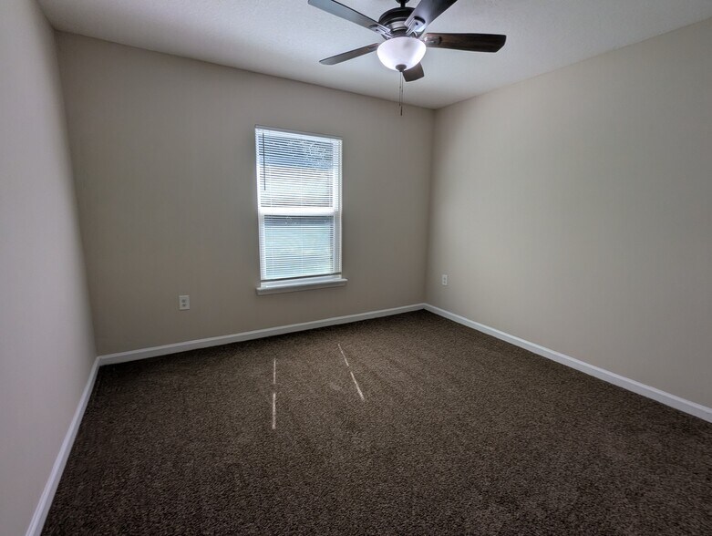 Building Photo - 115 Plantation Point Dr