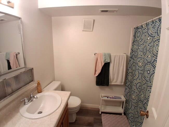 Building Photo - 659 700 E