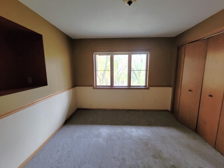 Building Photo - 451 Hunter Hill Rd
