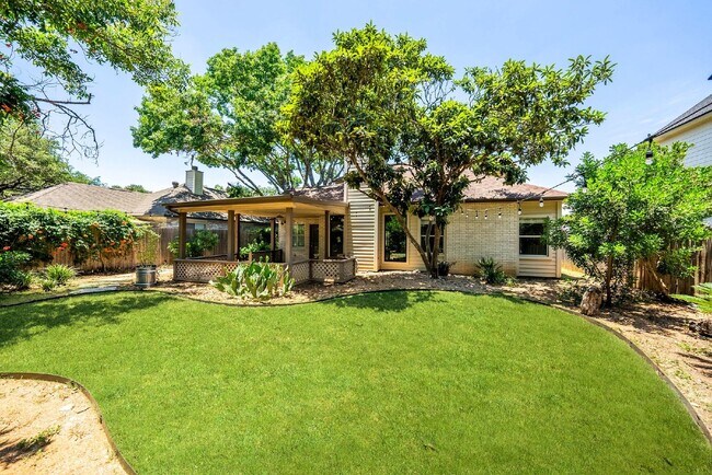 Building Photo - Spacious Cul De Sac Location Surrounded by...
