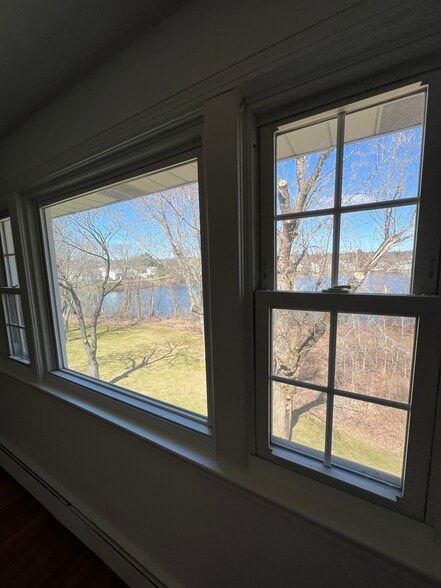 Building Photo - 42 Pond St