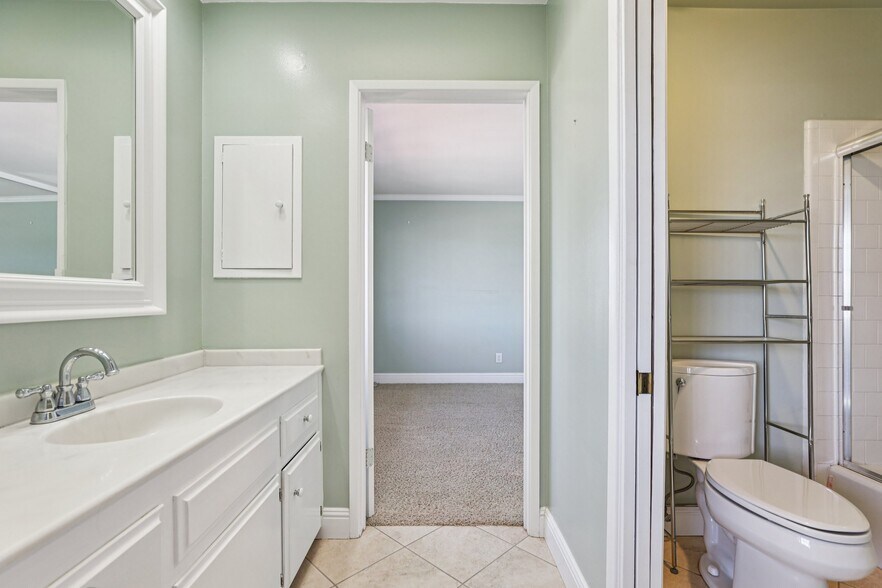 Building Photo - 4182 Silliman Dr