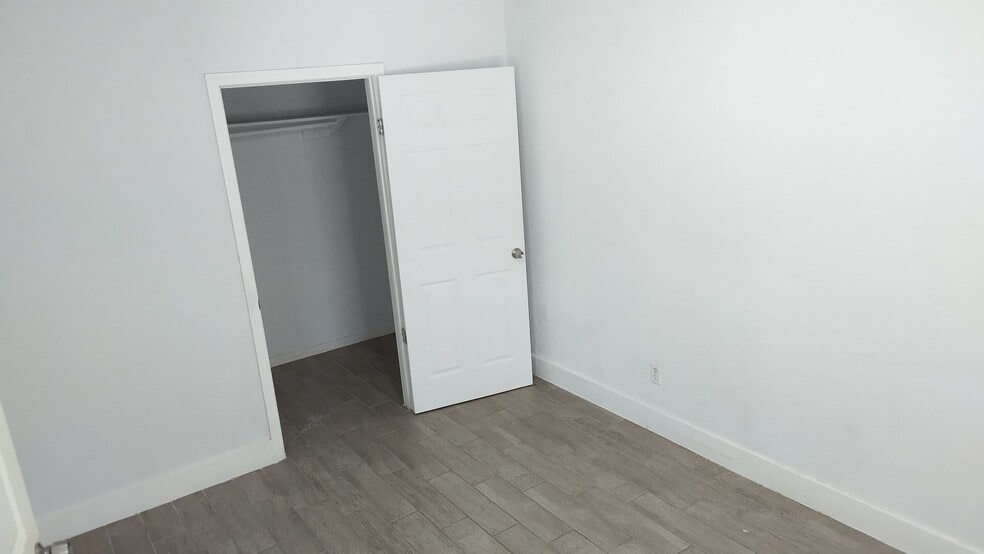 bedroom 4 - 518 Riverdale Dr