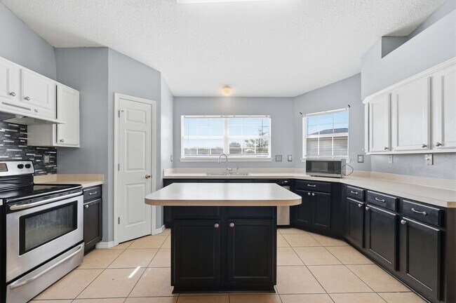 Building Photo - 3 Bedroom in Central Crestview!