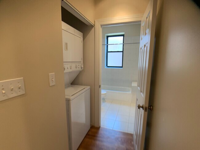 Building Photo - 1144 W Pratt Blvd